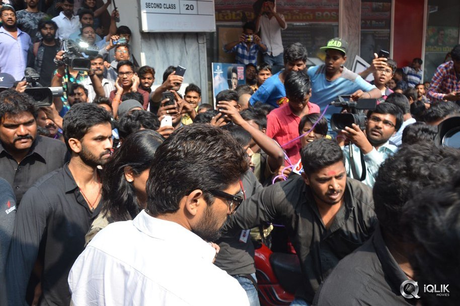 Allu-Arjun-at-Khaidi-No-150-Movie-Screening